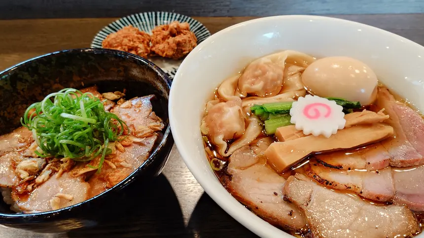 2種チャーシューと地鶏スープの極み。八王子で出会った中華そばの名作