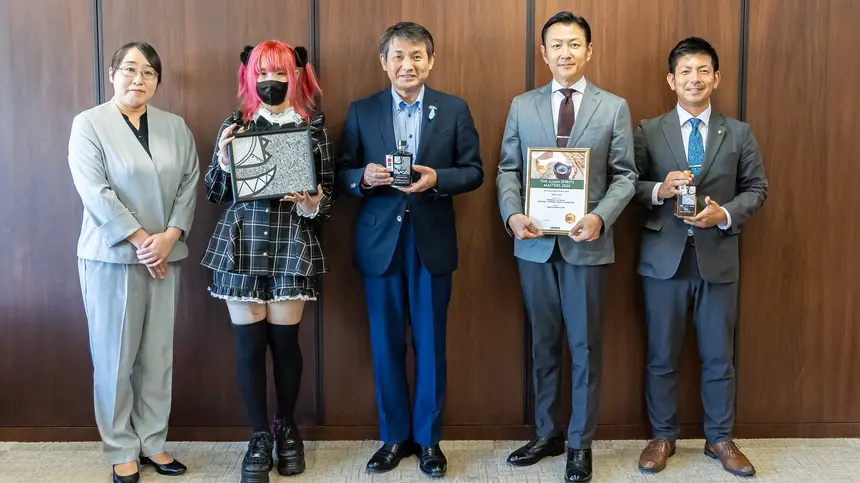 世界が認めた八王子クラフトリキュール！金賞受賞を市長表敬訪問で報告