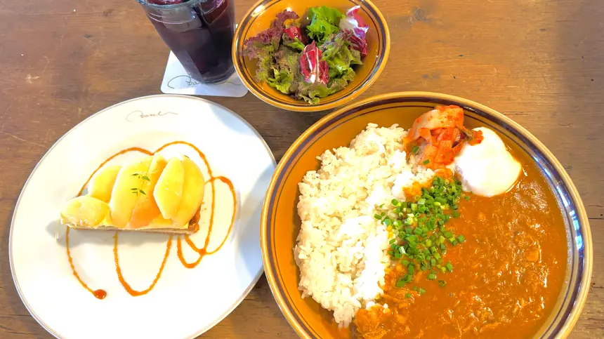 子連れランチに最適◎上柚木の人気カフェで楽しむ本格カレーと華やかスイーツ