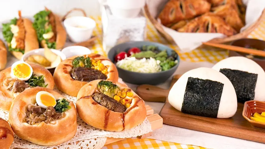 ハンバーグもすき焼きもパンに！？ペンギンベーカリー『夜ごぱんフェア』が話題