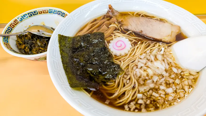 半世紀の味を受け継ぐ八王子ラーメンの王道。八王子が誇るべき一杯『トモエ』