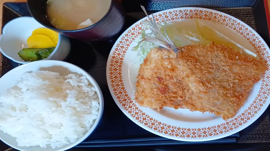 人情味あふれる定食屋さん めじろ台駅前ショッピングセンター『笑楽(わがく)』