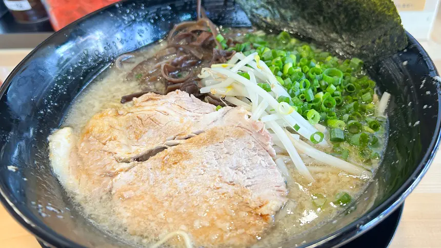 10/30開店ダッシュレポ!ごはん食べ放題&替え玉無料の『とんこつラーメンよりみち』