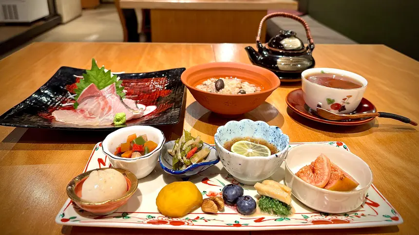 めじろ台の隠れ家料理店『だしの和食 あじなお』で日本の食文化と特別な時間を！