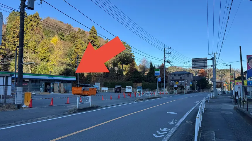 この先しばらくコンビニなし。高尾〜相模湖方面で助かるファミマが復活