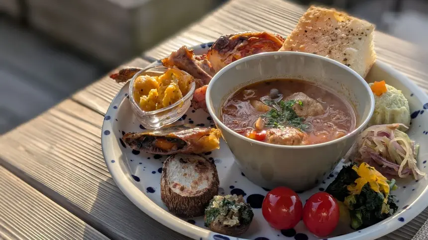 月4回だけのご褒美時間。旬野菜のプレートランチが味わえる隠れ家カフェ