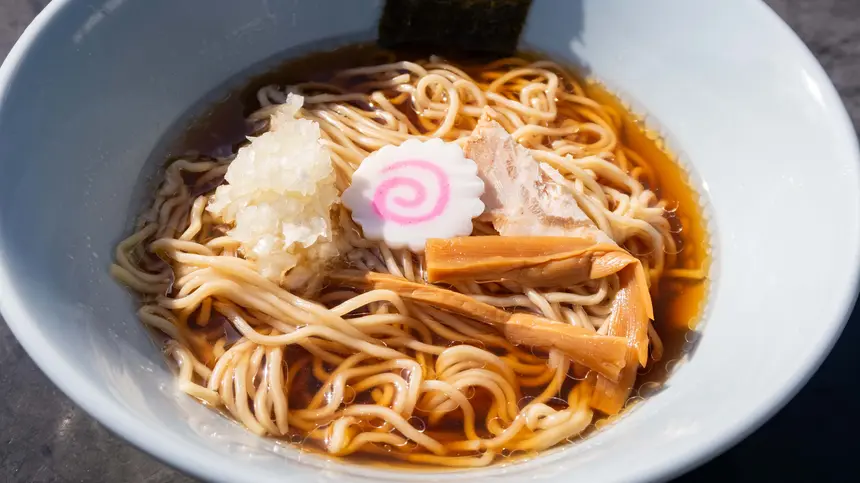 危うく見逃すところだった…ひっそり味変中。100圓ラーメンの限定“煮干し味”