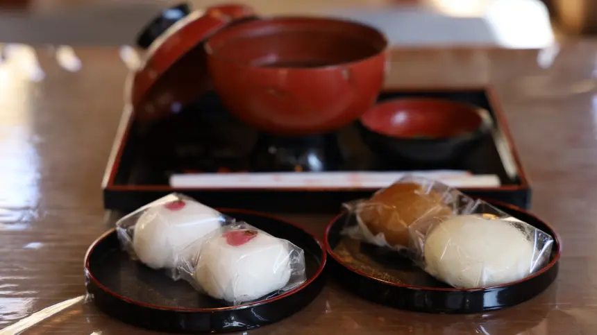1日1万個売れた『高尾まんじゅう』の老舗・『有喜堂』で、あったかおしるこ