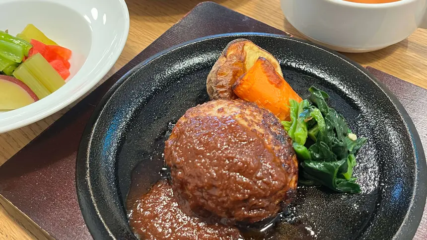 京王堀之内駅から3分！豚と野菜にトコトンこだわる『PORK.M』