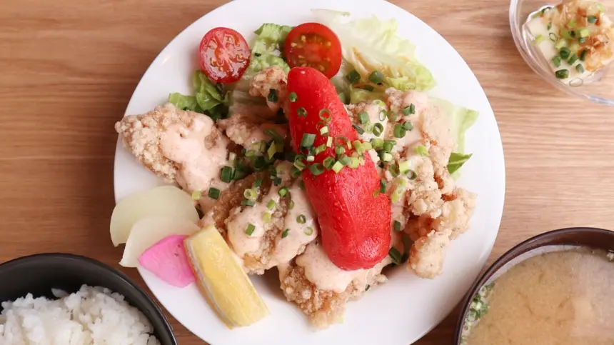 毎日でも食べたくなる絶品唐揚げ！復活した『定食屋さくら』 | 八王子